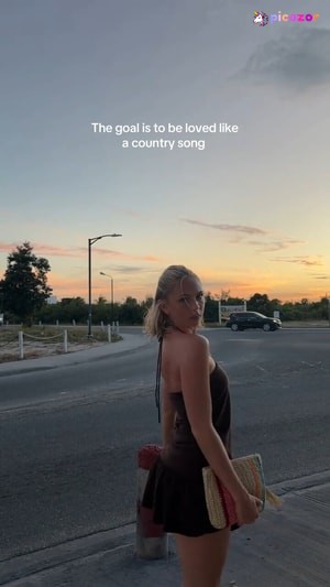jordyn-jones photo #298 photo n 298