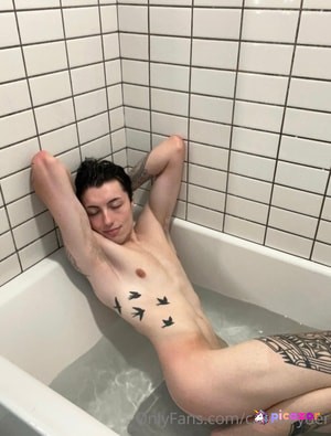 male-twinks photo #2 photo n 2
