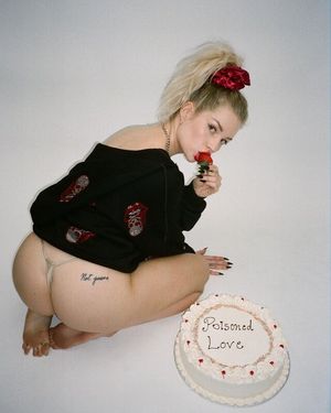 Lottie Moss N6