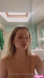 lottie-moss-1 video #306 photo n 306