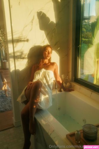 Mikaela Lafuente - Image