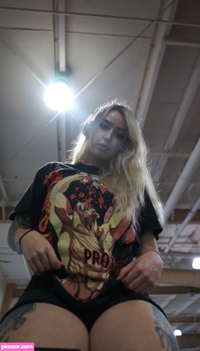 strongwaifu - Image
