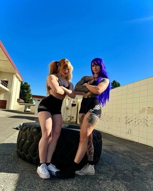 strongwaifu - Thumb
