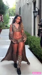 Sommer Ray N220