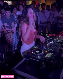 Sommer Ray N143