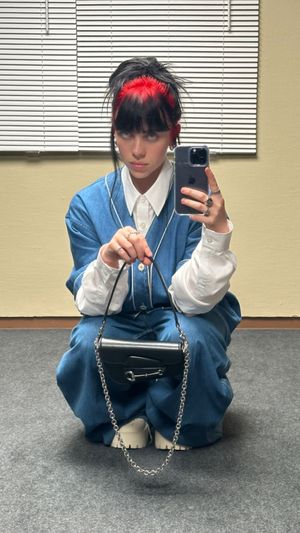 Billie Eilish - Thumb