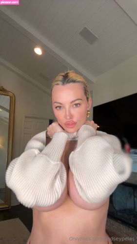 Lindsey Pelas - Image