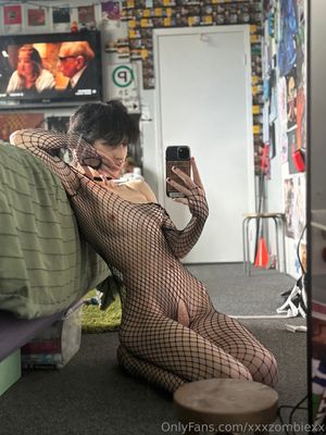 XXXZOMBIEZX  - Thumb