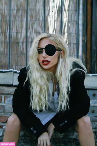 Naomi Woods  - Image