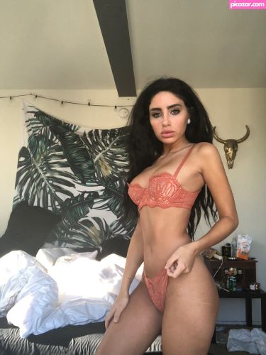 Naomi Woods  - Image