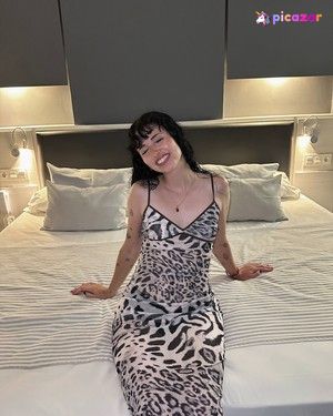 holly-laing photo #12 photo n 12