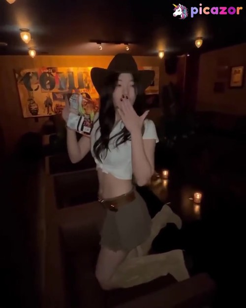 Sarah Hwang - Image