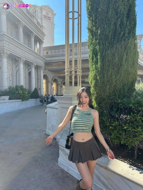 Sarah Hwang - Image