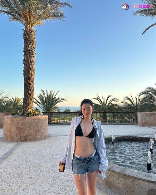 Sarah Hwang - Image