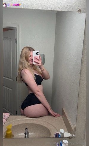 Izzy Nicole - Thumb