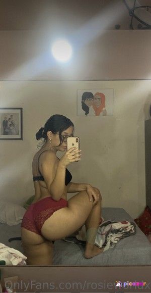 Rosiebaee - Thumb