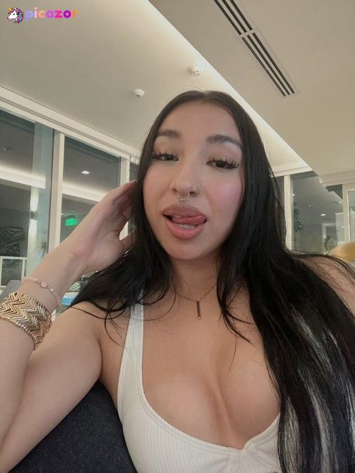 xcarolinejoness - Image