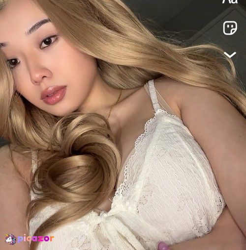 katelyn young - Image