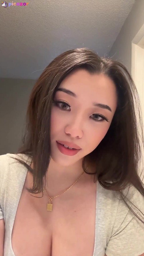 katelyn young - Image