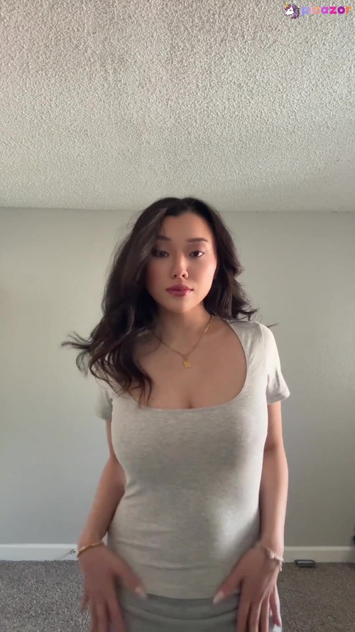 katelyn young - Image