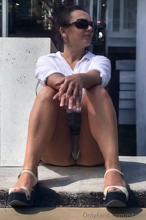 Anita Milan - Thumb
