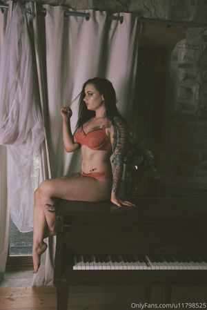 Lana Austin - Thumb