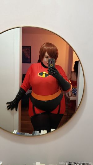 Gwen Adora - Thumb