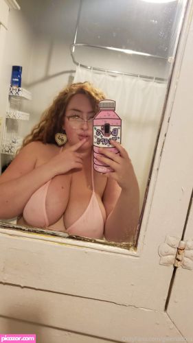 Gwen Adora - Image