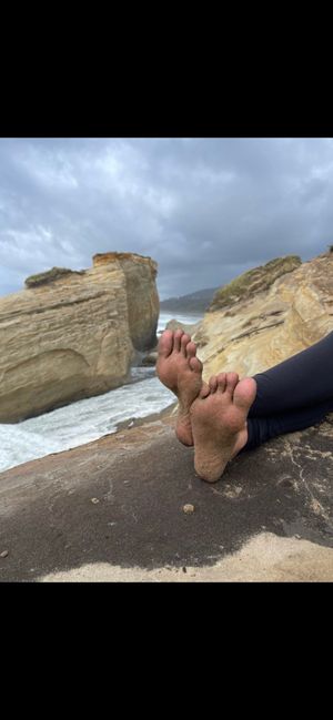 Hang10toes  - Thumb