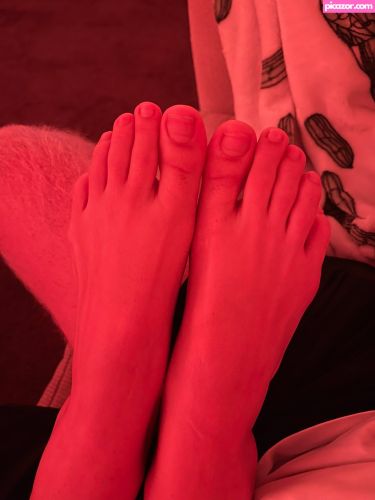 Hang10toes  - Image