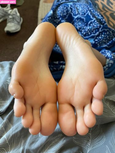 Hang10toes  - Image