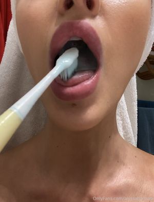 Alyssa Barbara  - Thumb