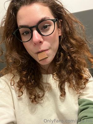 mia.hill - Thumb