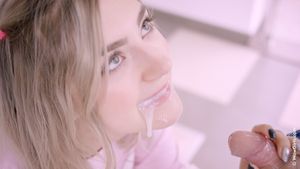 Eva Elfie - Thumb