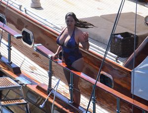 Kelly Brook N37