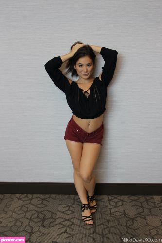 Nikki Davis - Image