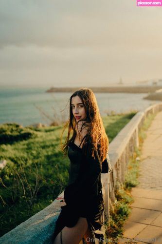 sultrymolly  - Image