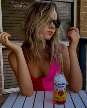 phoebe-combes-1 photo #5 photo n 5