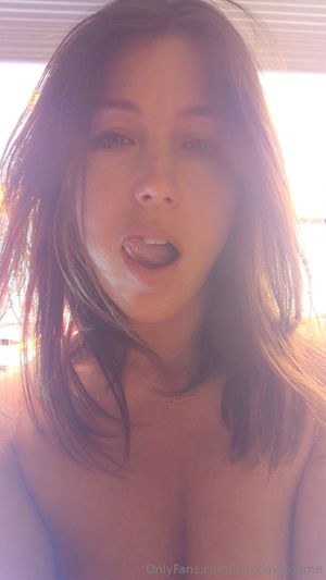 leahdavisonme-1 photo #1 photo n 1
