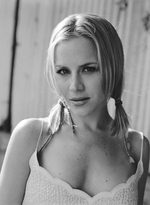 julie-benz-1 photo #19 photo n 19