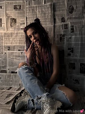mia moonn N1