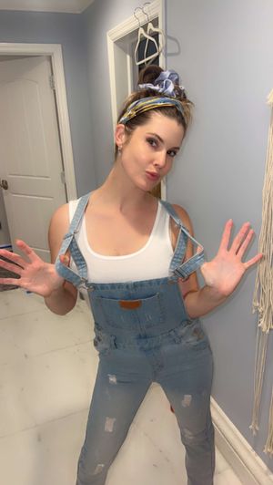Amanda Cerny N77