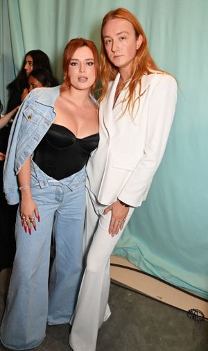 Bella Thorne N17