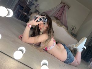 belle-delphine-1 photo #1439 photo n 1439