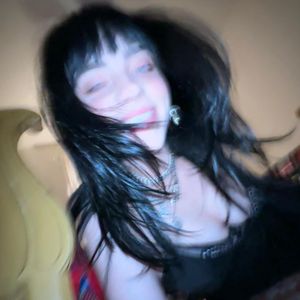 Billie Eilish - Thumb