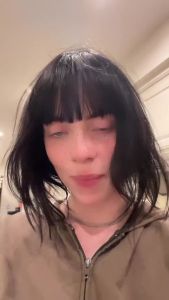 Billie Eilish - Thumb