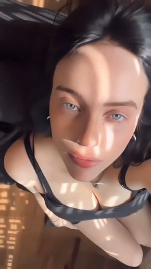 Billie Eilish - Thumb