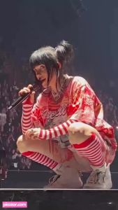 Billie Eilish - Thumb
