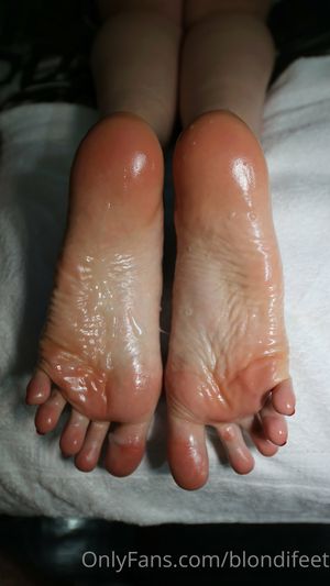 Blondifeet - Thumb