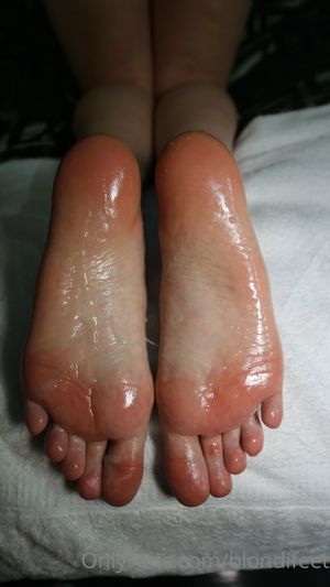 Blondifeet - Thumb